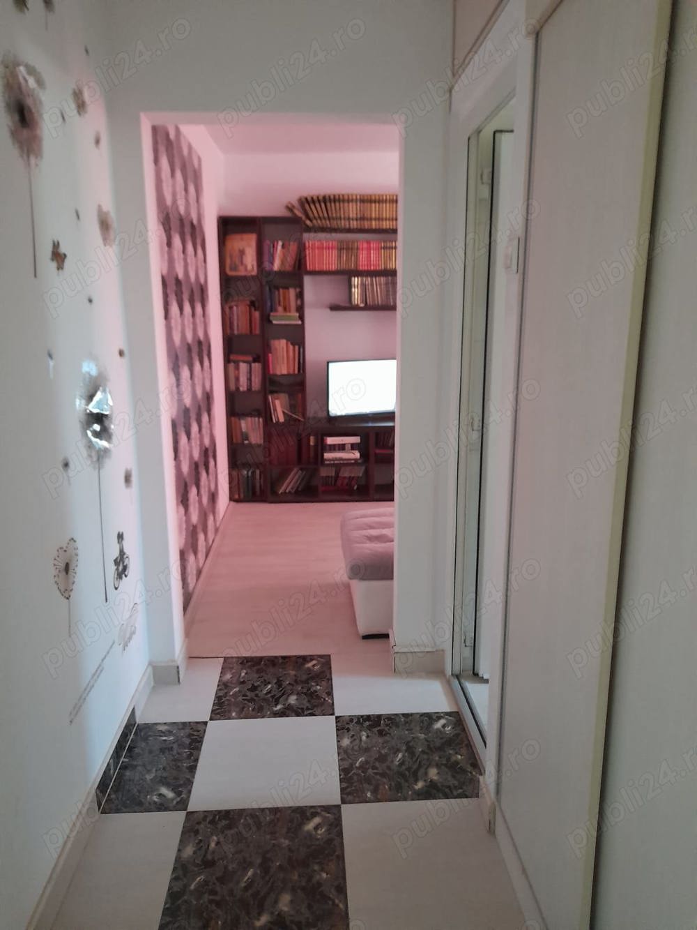 Închiriez apartament modern 2 camere etaj 1 Vlaicu.