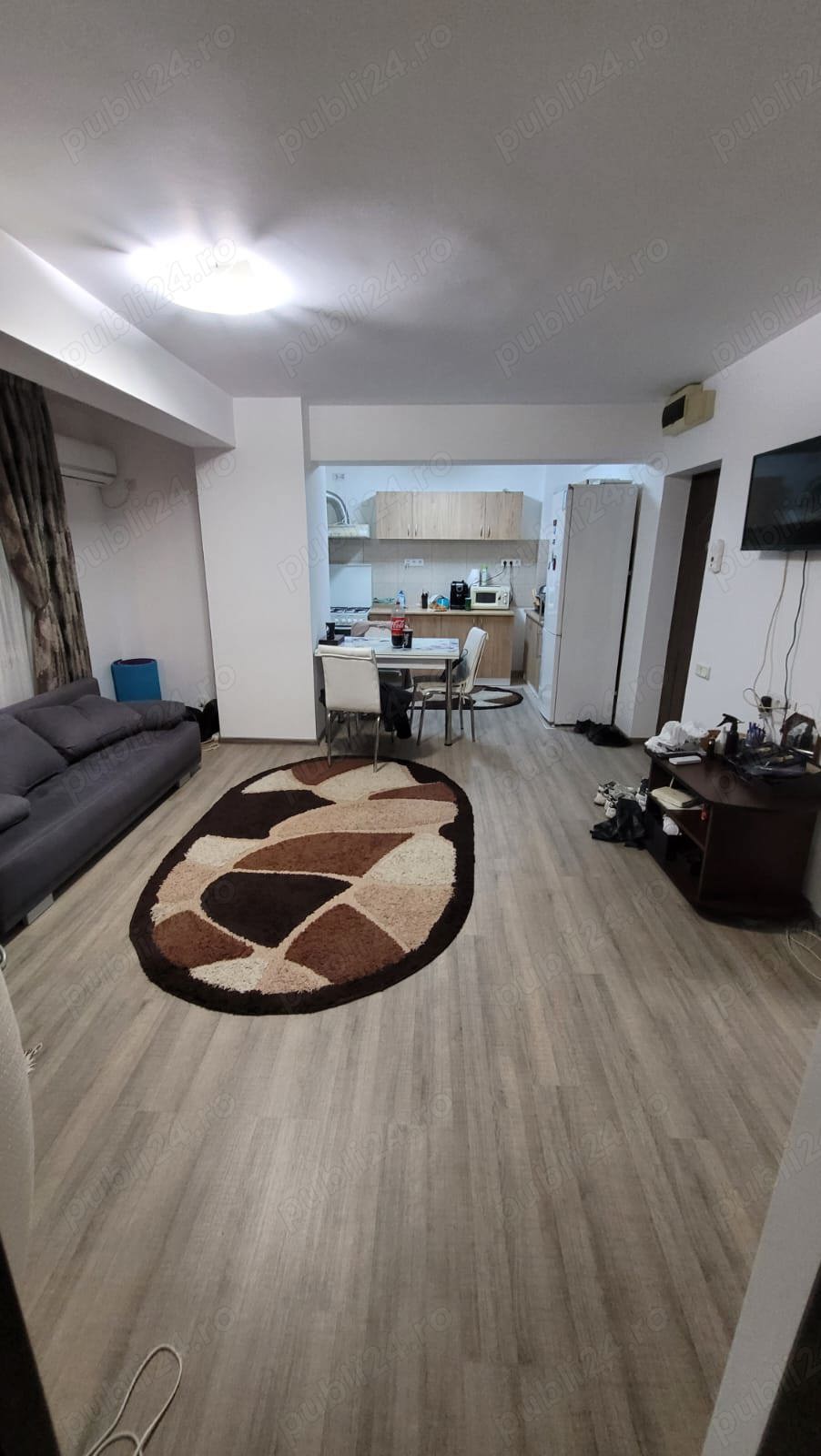 Vând apartament 2 camere - Blocurile lui Mazare cu loc de parcare