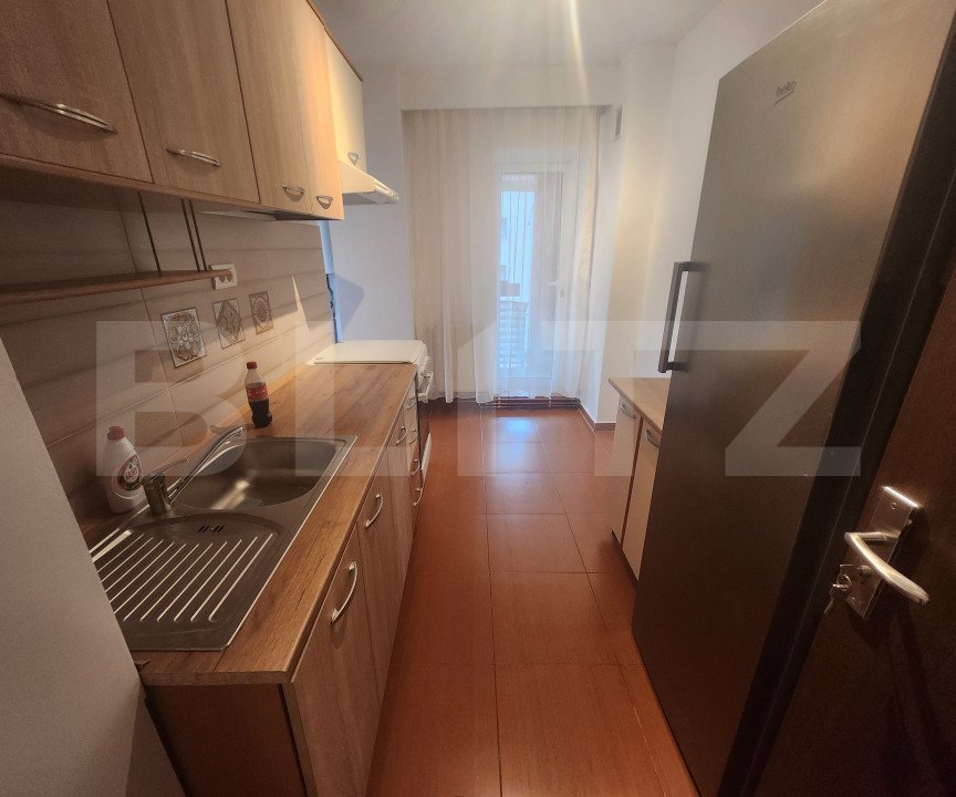 Apartament de inchiriat, cu 3 camere, decomandat, 74 mp, zona-centru