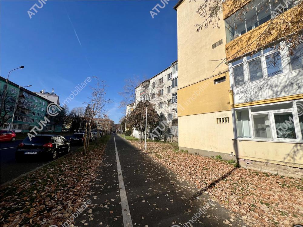 Apartament cu 2 camere si balcon la etaj intermediar zona Terezian