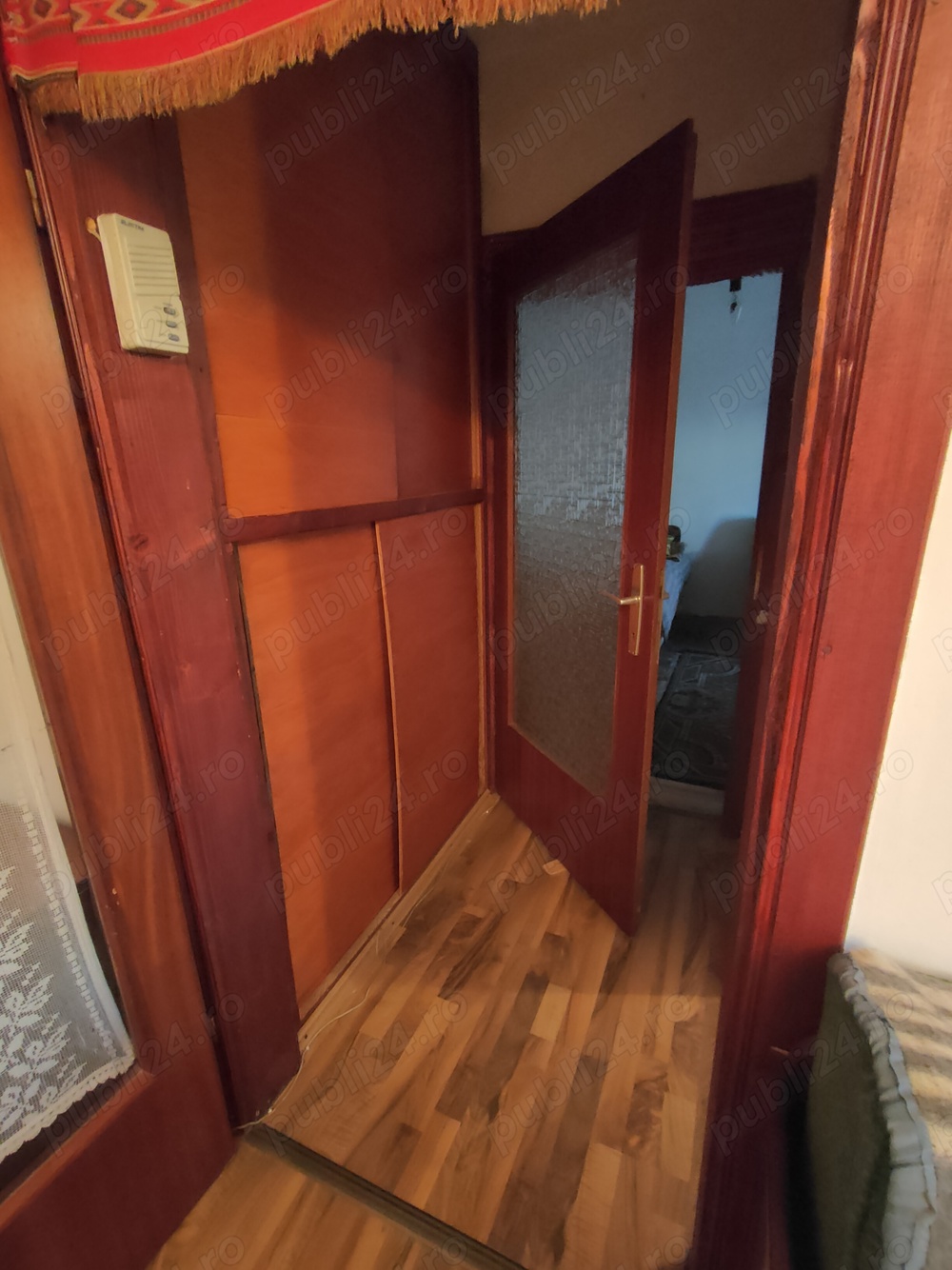 Vând apartament 2 camere la parter ( cu balcon) strada Ana Ipatescu