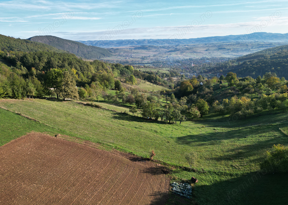 Teren intravilan de vânzare în Șuncuiuș   panoramă formidabilă!