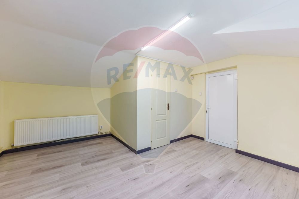 Apartament cu 5 camere de închiriat , pretabil pentru muncitori