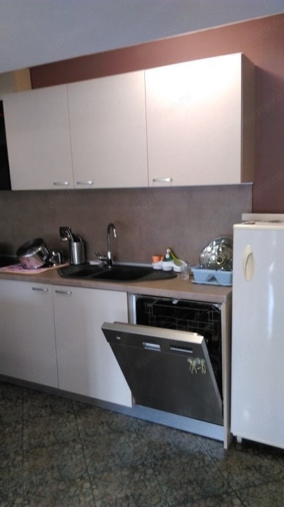 Apartament cu 3 camere in zona Dambovita