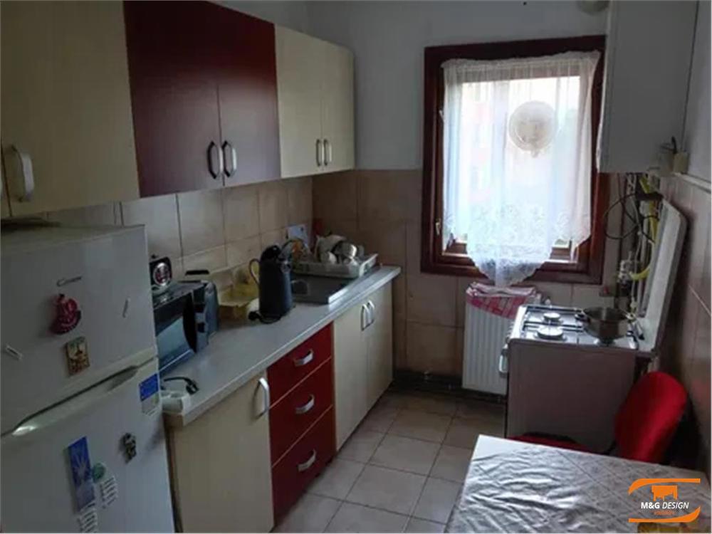 Etaj 2--apartament 1 camera Girocului cu centrala proprie