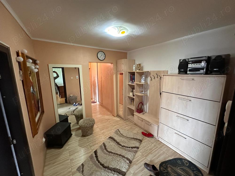 Proprietar , inchiriez apartament 3 camere cu vedere la Mall