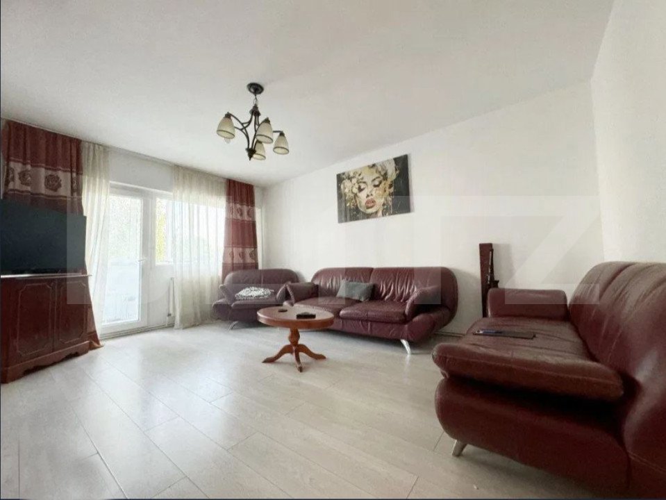 Apartament cu 5 camere, 100 mp, decomandat, zona Aradului