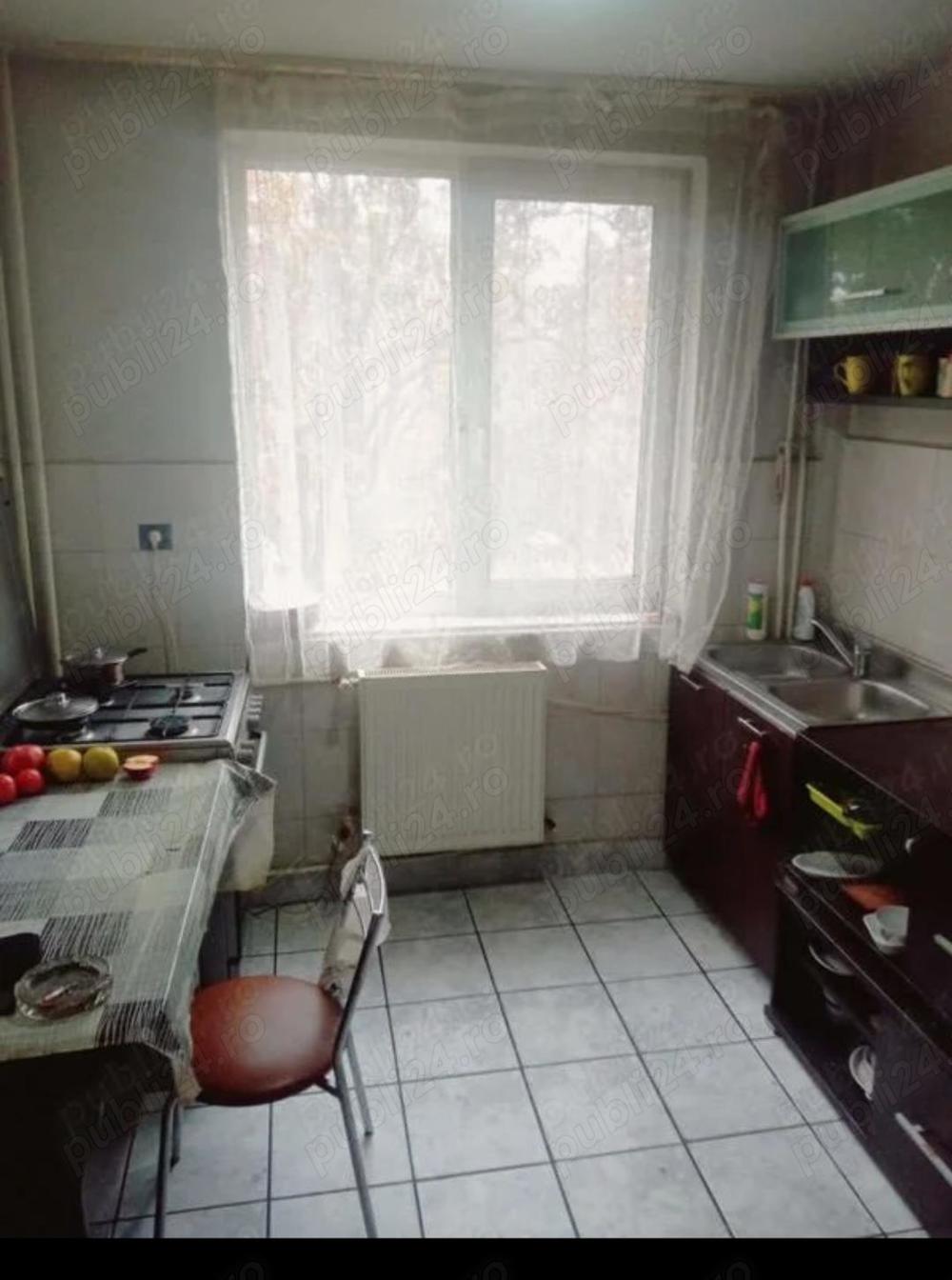 Apartament din caramida, Et. 1, vedere spre parcu Savinesti, decomandat,cu boxa, mobilat, Publi24_17