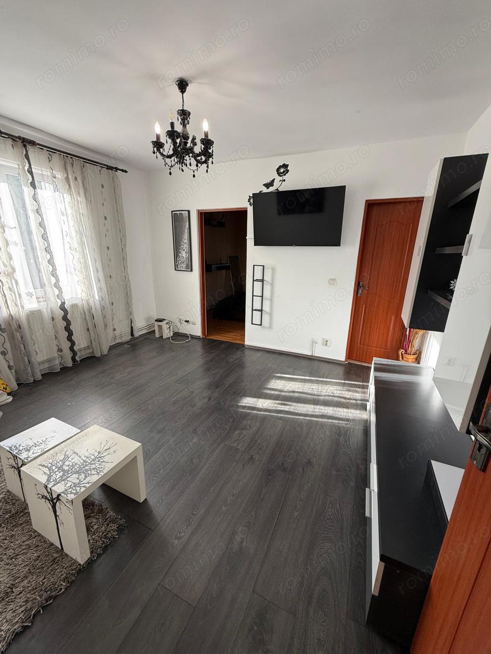 Vand apartament cu 2 camere in Deva, zona Enescu (Cuza Voda), etaj 1, bloc de caramida de 2 etaje