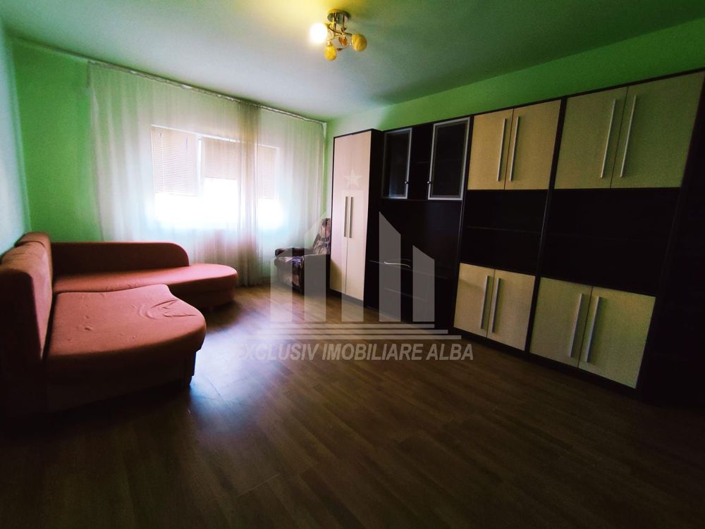 Apartament cu 3 camere de vanzare, Cetate-Mercur