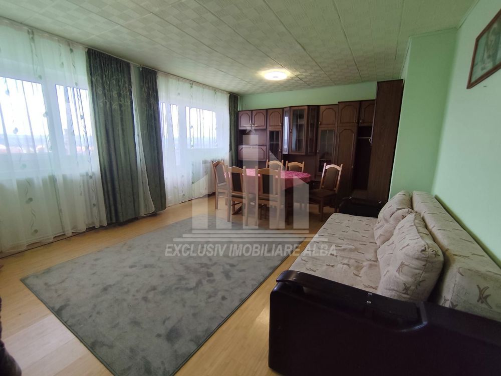 Apartament cu 4 camere de vanzare in M-uri