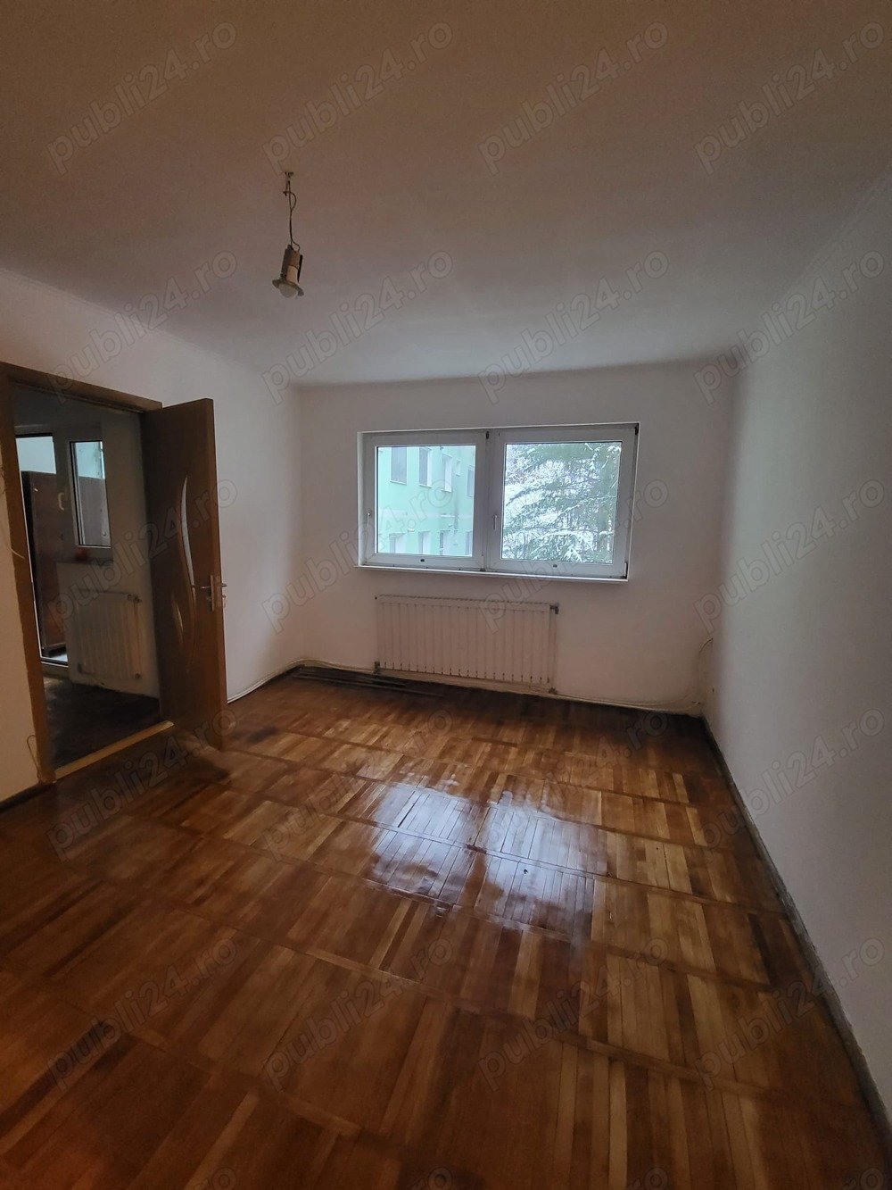 Vând apartament cu 2 camere în Moroasa, zonă liniștită