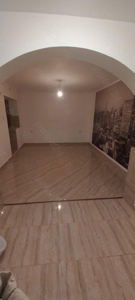 Vând apartament cu trei camere în orasul Jimbolia preț 35000 euro.