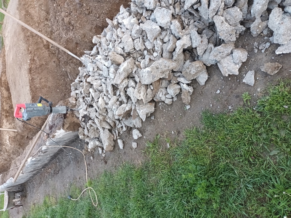 Inchiriez pikamer ciocan demolator