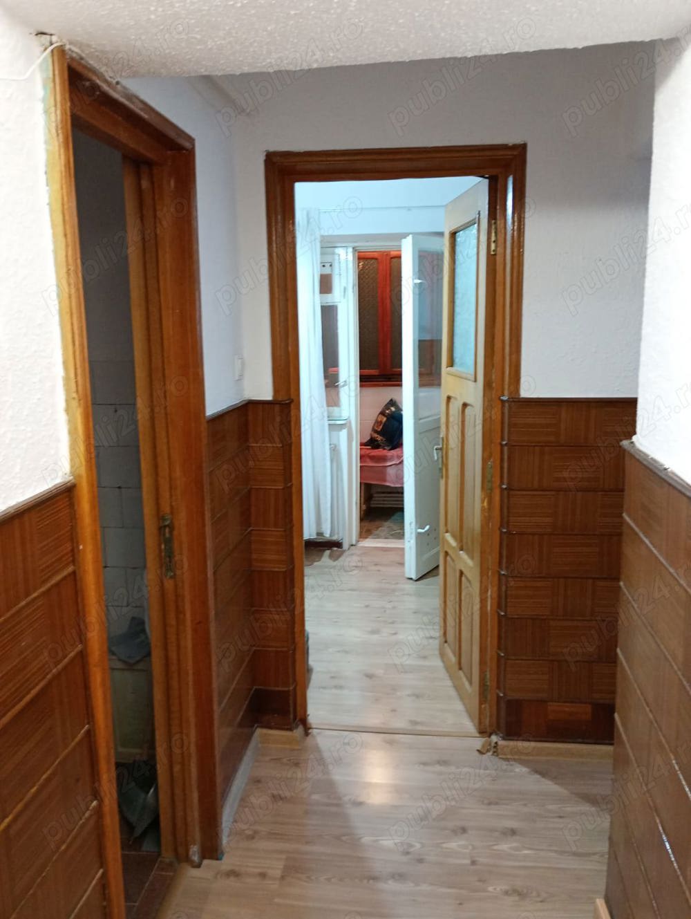 vând apartament cu 3 camere