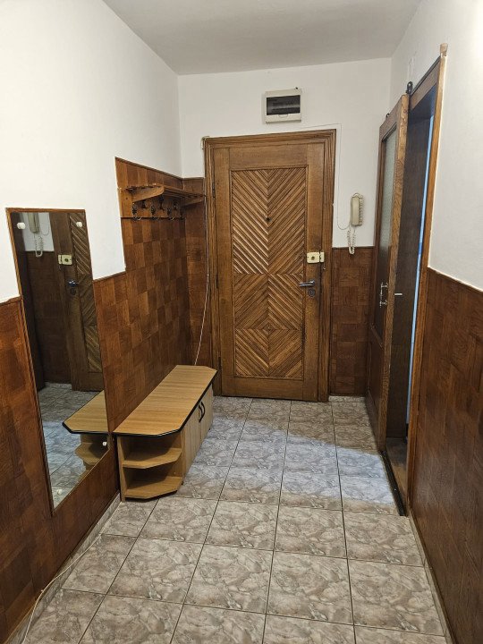 Apartament 3 camere, semidecomandat, 57 mp, zona Terezian