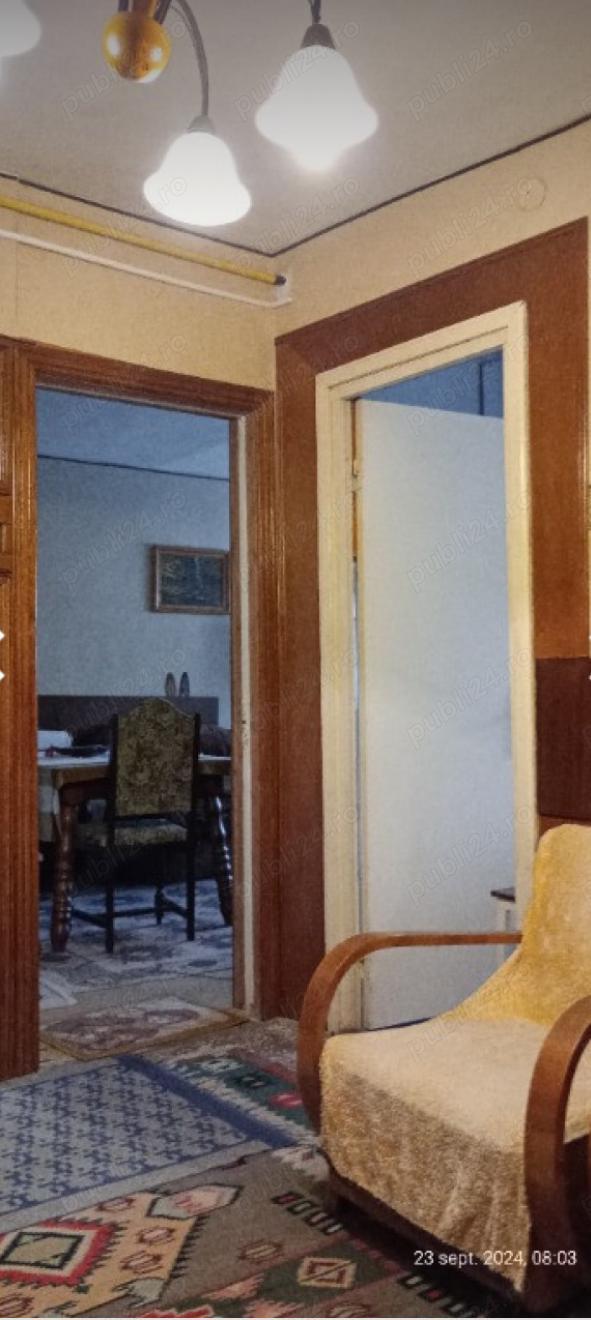 Vând apartament 4 camere 