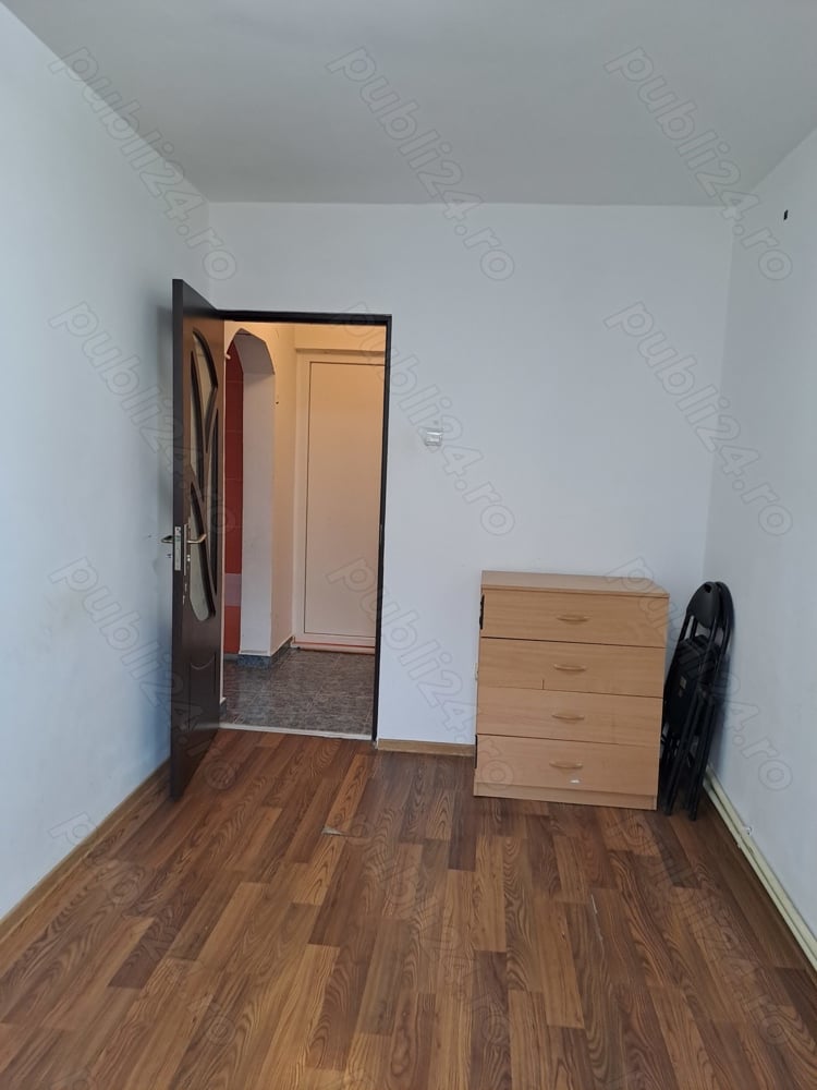 Vand apartament decomandat, 2 camere, etj 2, aproape de plaja