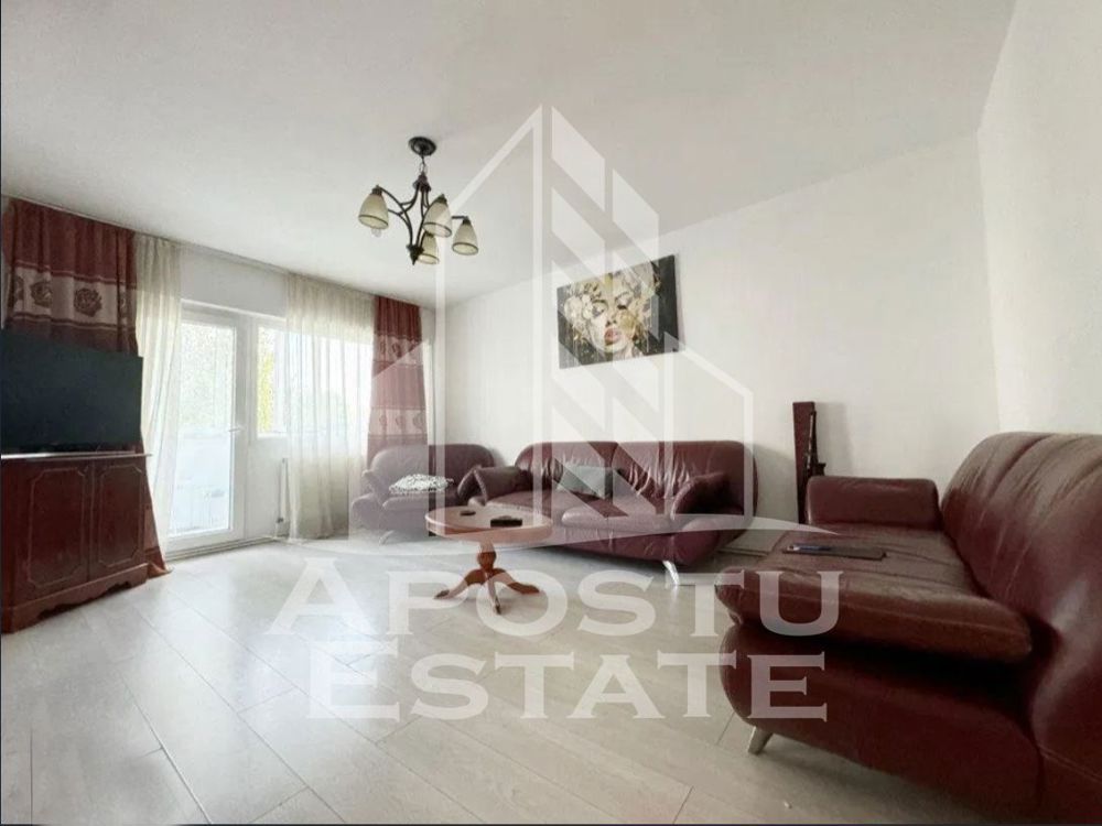 Apartament 5 camere, etaj intermediar + garaj, zona Calea Lipovei