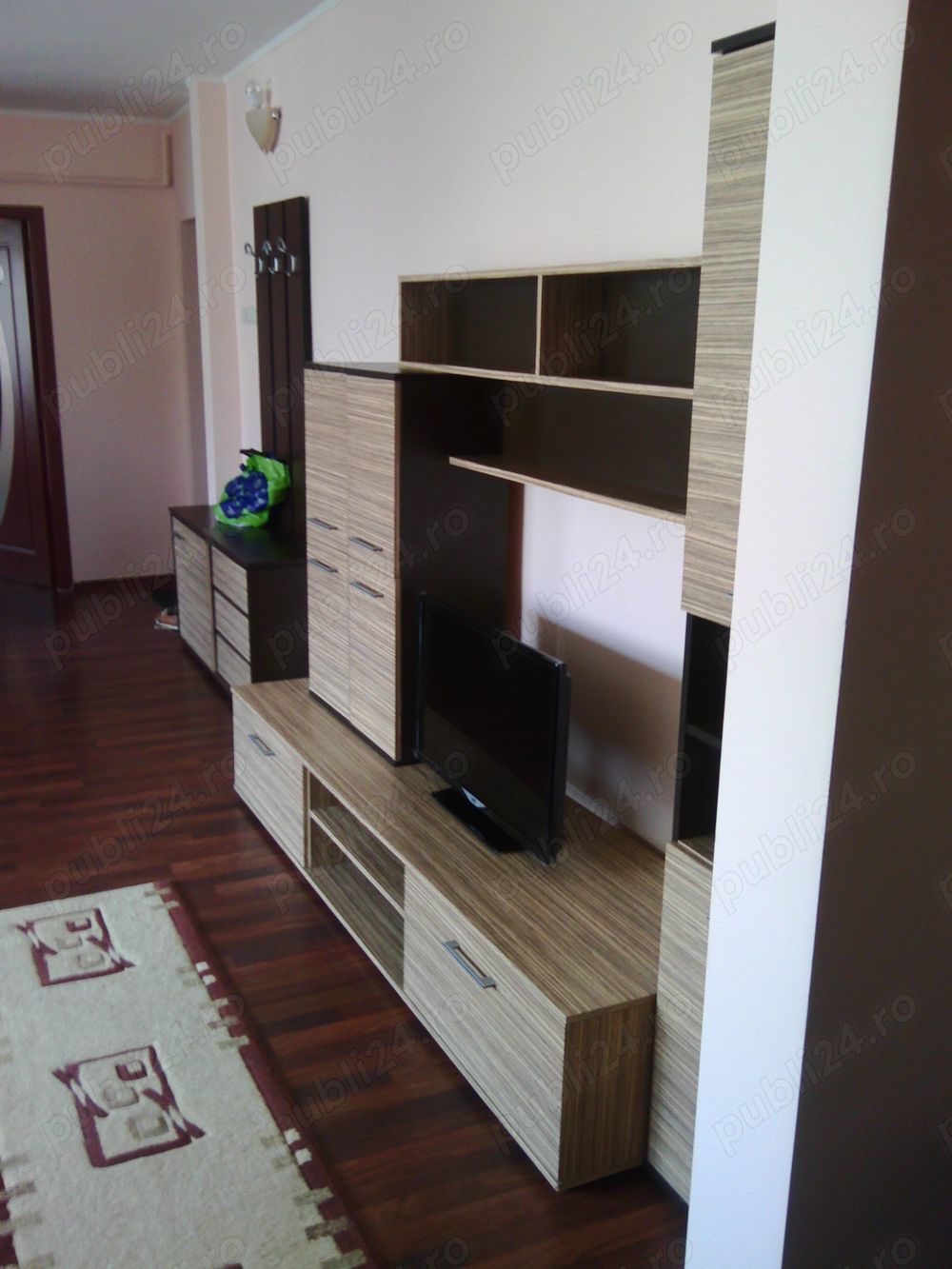 apartament 3 camere mobilat, zona Piata