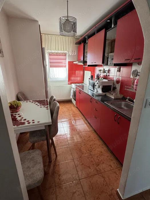 Apartament cu 3 camere în Girocului- Plavat decomandat amenajat bloc izolat centrala proprie