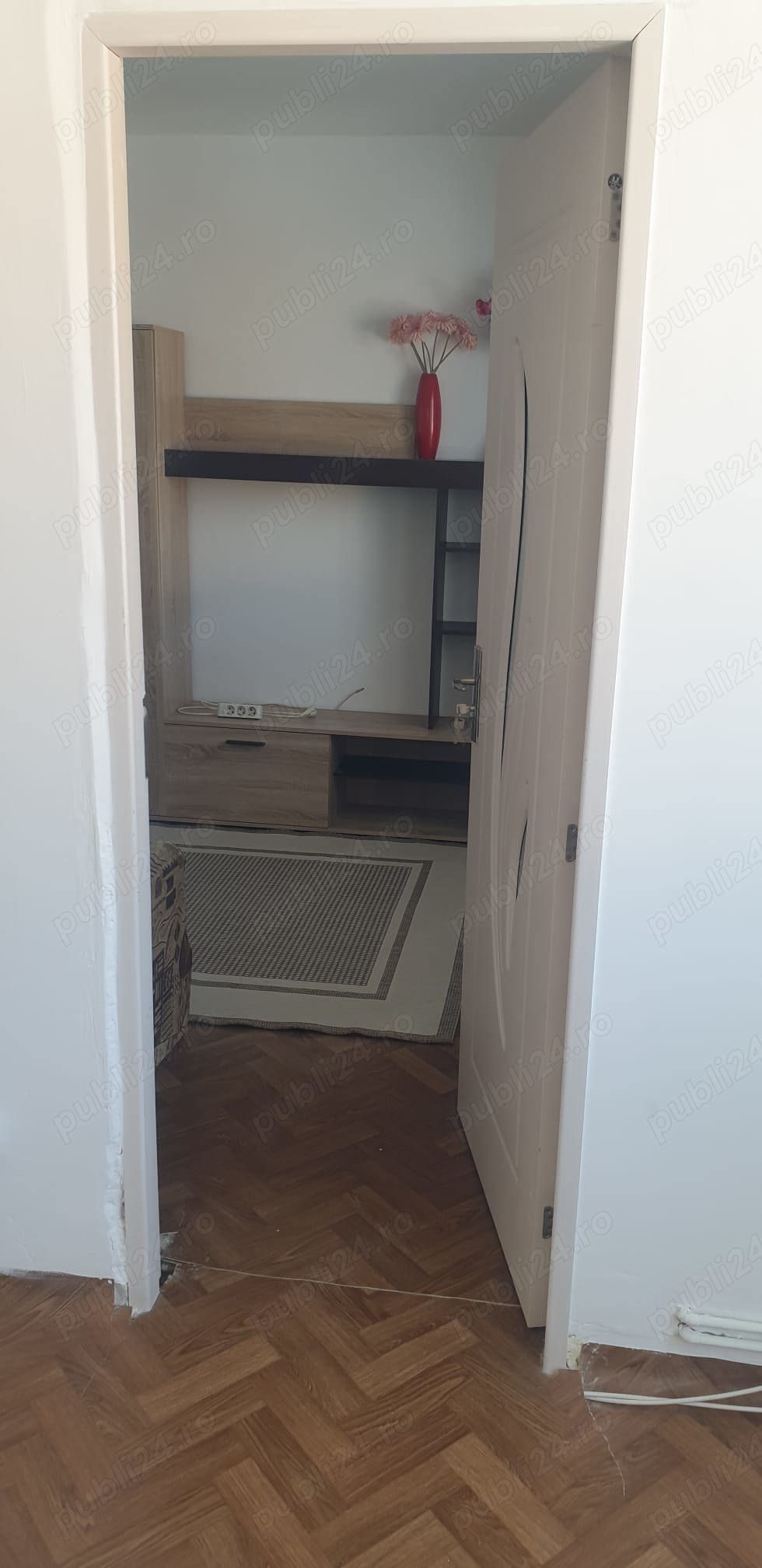 Proprietar vând apartament cu doua camere semidecomandat