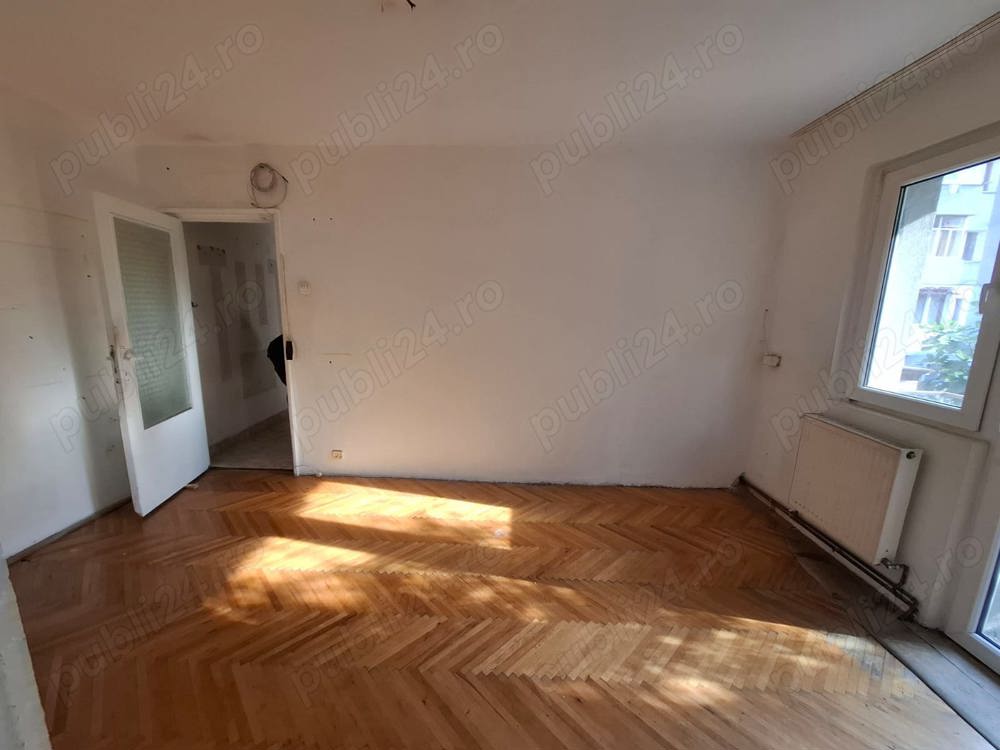 Zona b-dul Regele Mihai   apartament 2 camere, etaj 1, balcon