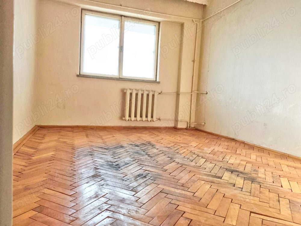 apartament 4 camere 98 mp.,Calea Romanului liber et.4Acoperit cu pod