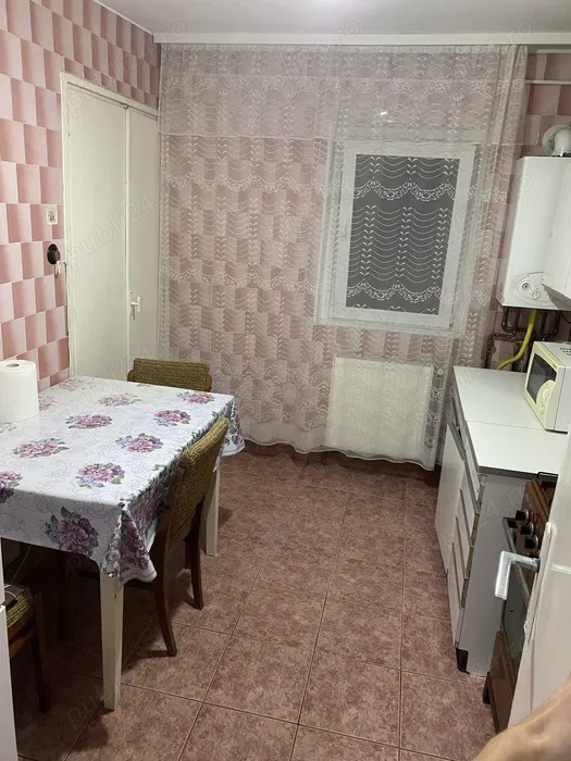 Ofer spre vânzare un apartament cu 3 camere,decomandat situat în zona Lidia-Drubeta, cu doua bai. Ap