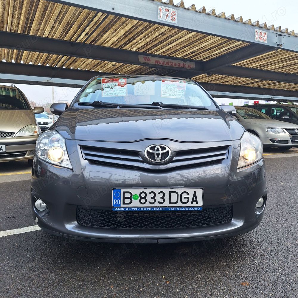 Toyota auris diesel facelift 2010 1.4 6 viteze alarma senzori navigatie raport verificare stare buna