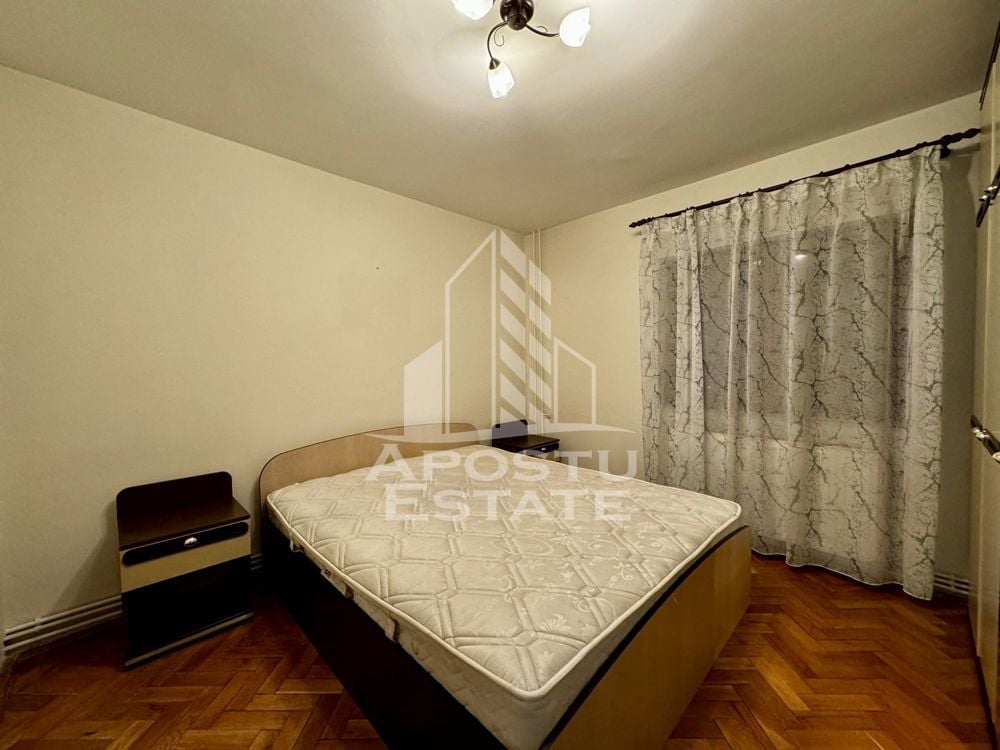 Apartament 4 camere, 2 bai, centrala proprie, situat in zona de Nord.