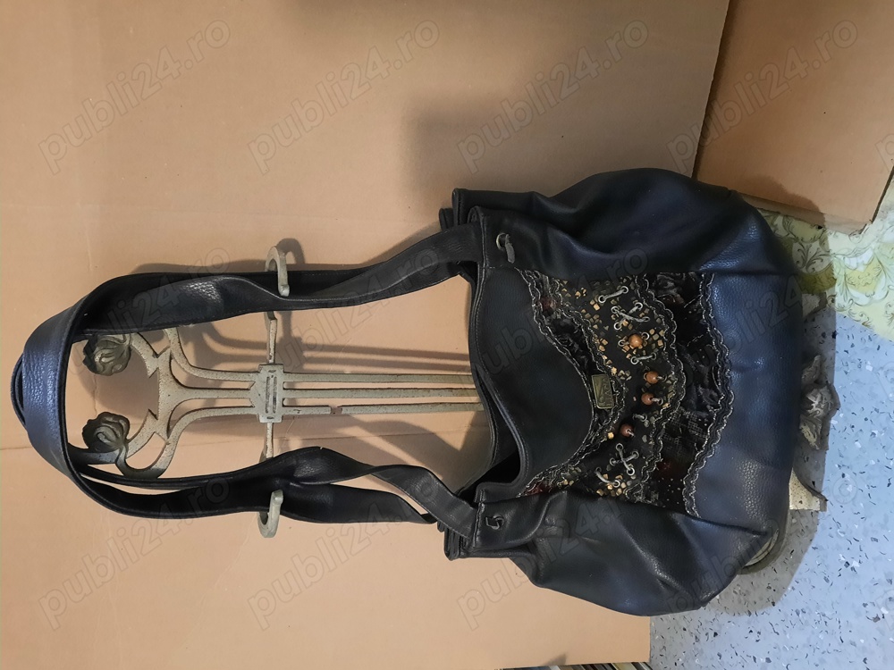 Vand Geanta de dama din piele neagra