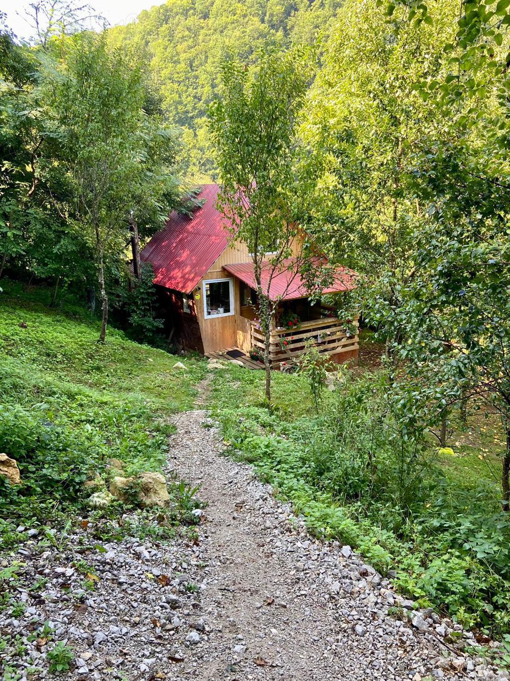 Închiriez cabana mică la munte de Revelion