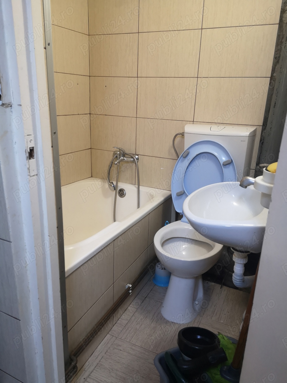 Dau în chirie garsoniera la parter Dambu rotund zona Autogar