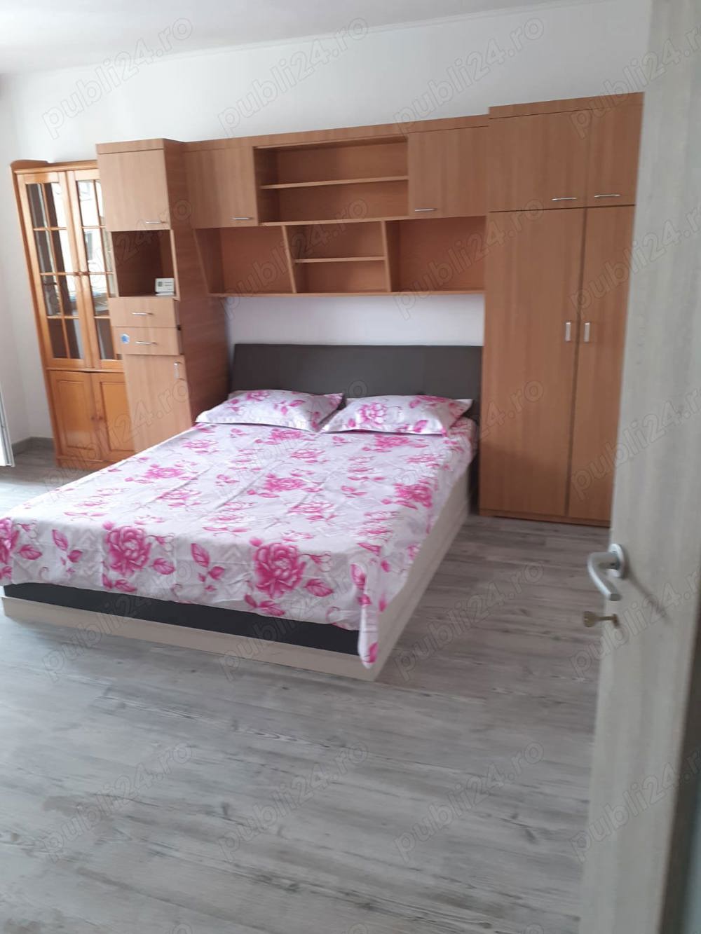 închiriez apartament cu o camera 