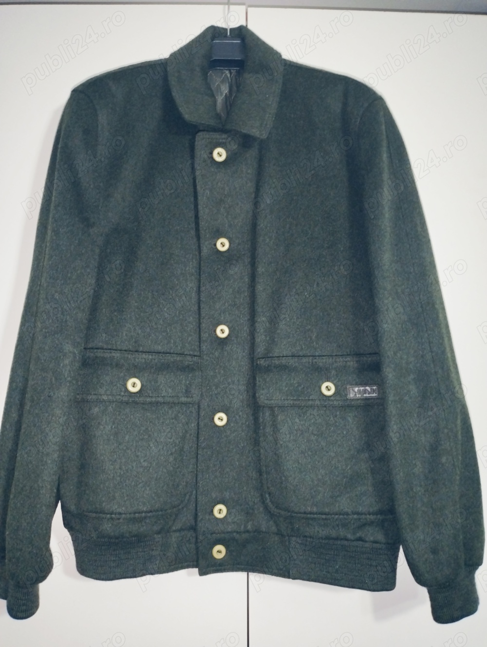 Vînd geacă originală din lînă Tirolo verde închis stupenda