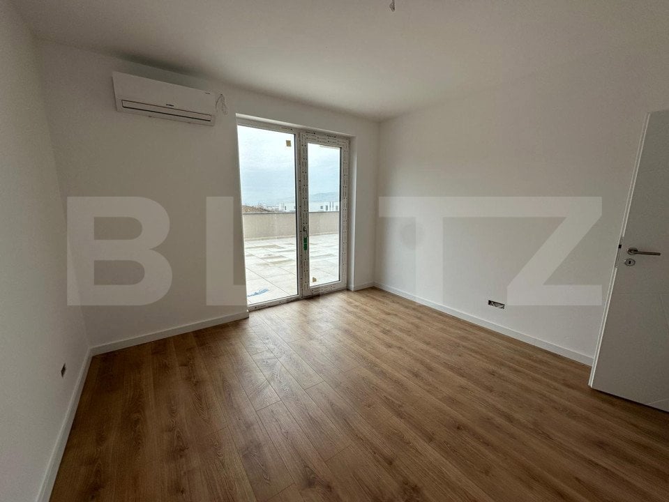 Apartament 3 camere, finisat, terasa 50 mp, parcare, zona Vivo