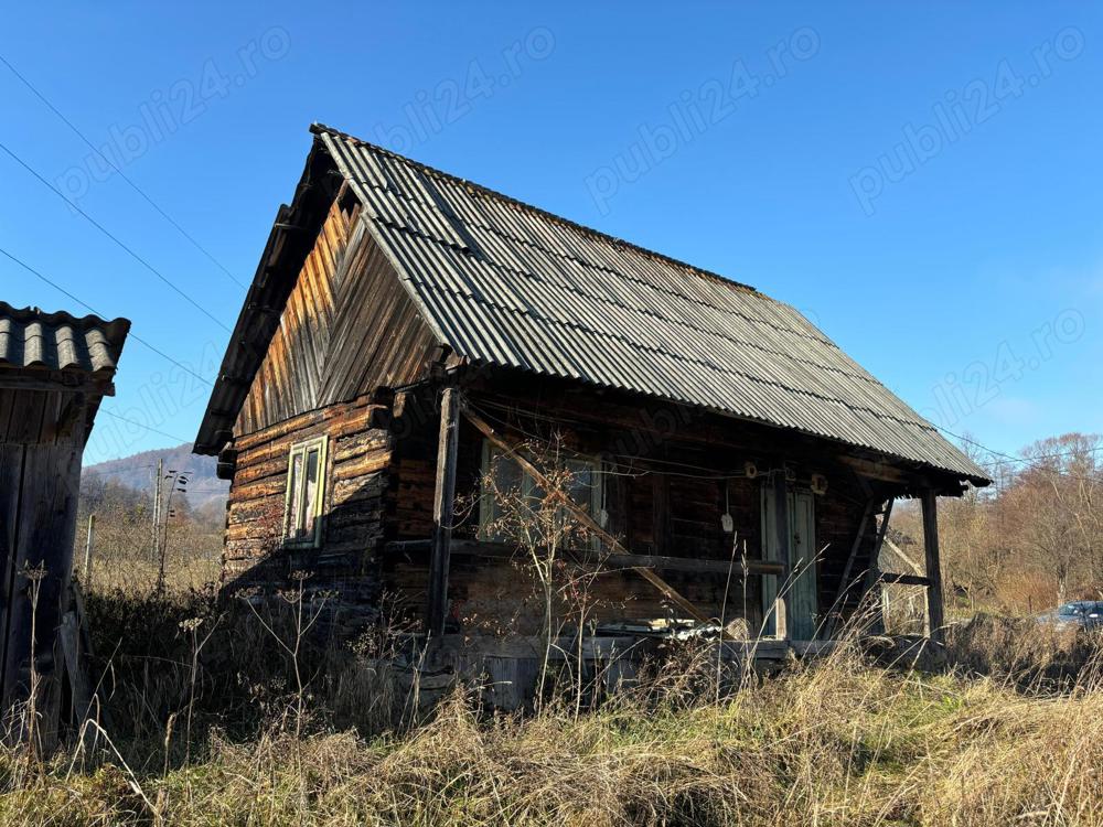 vând casa veche nelocuibila casa are 2camere utilități apa și curent acte la zi teren 1500mp 15mi 