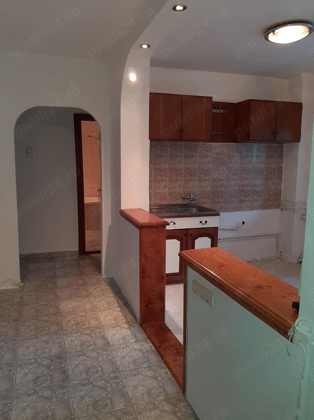 Inchiriez apartament 2 camere decomandat nemobilat in Timisoara zona Lipovei