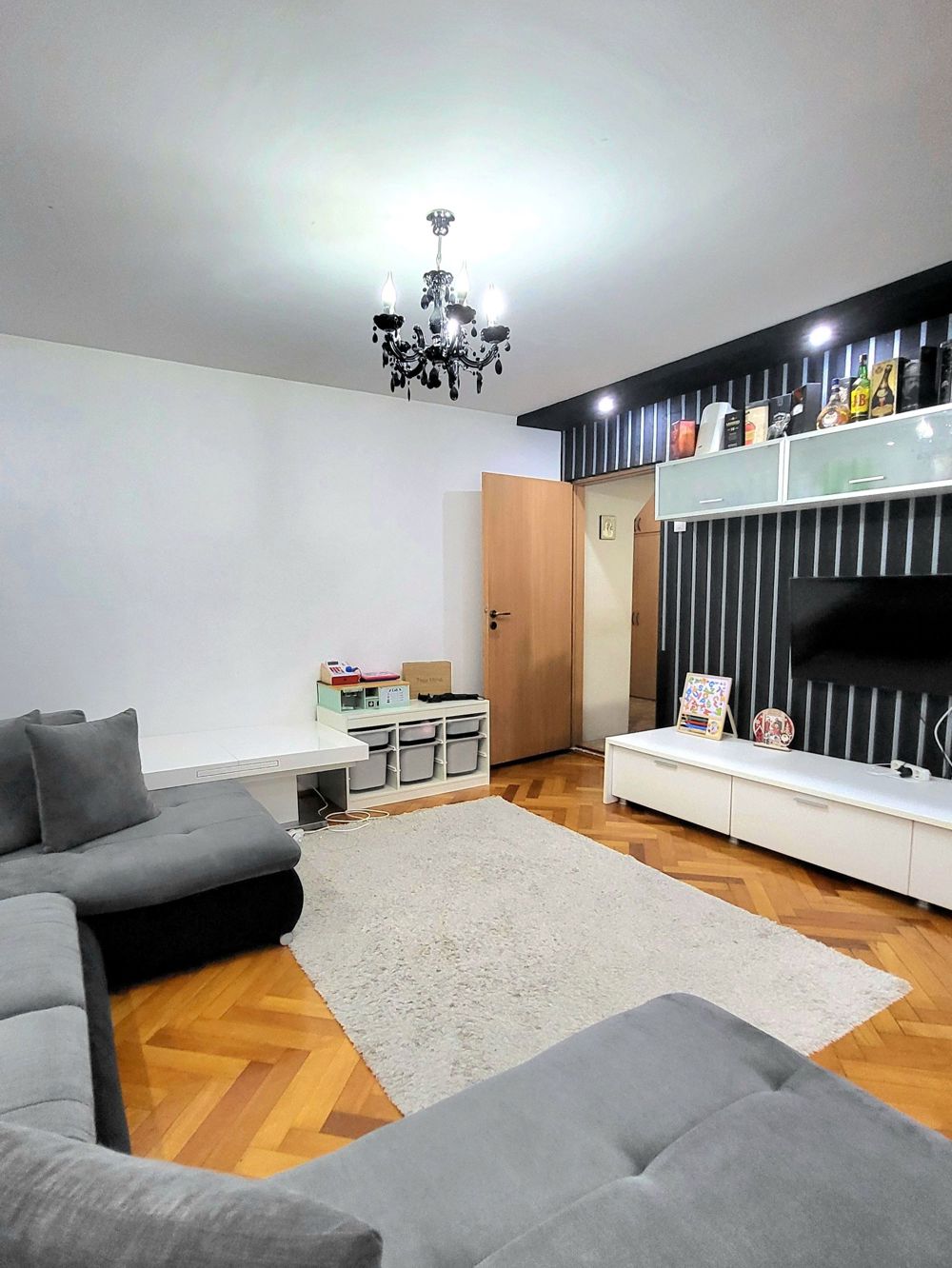 Apartament 3 camere, decomandat, la cheie, zona Girocului