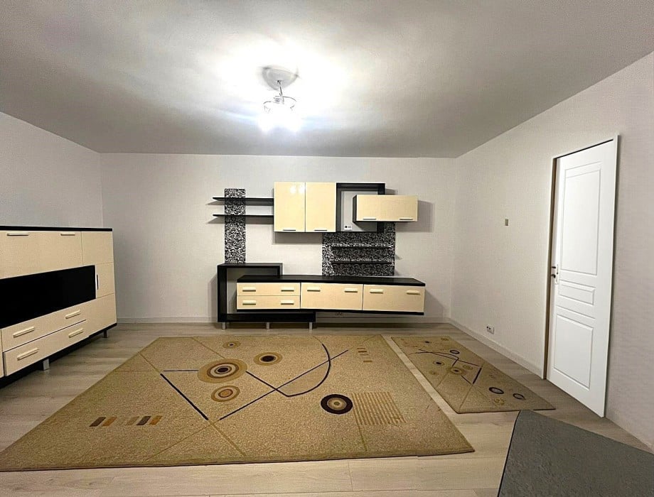 Apartament 2 camere,decomandat ,etaj intermediar Petru Rares