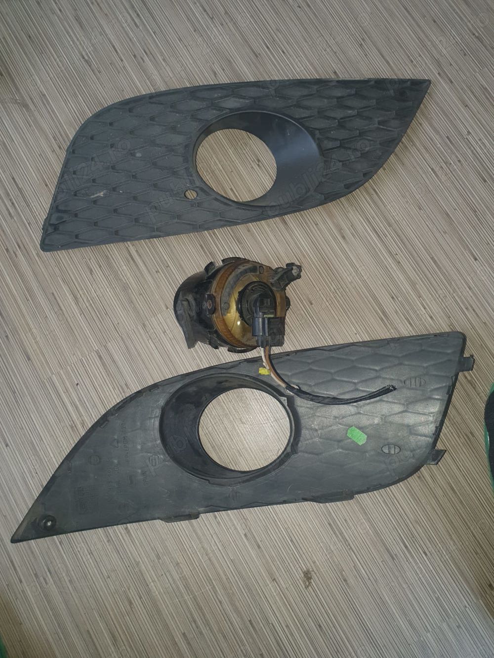 Proiector dreapta + grila aferenta, Seat Leon, ani 2005-2009