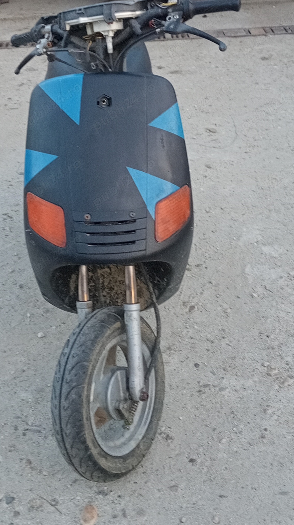 Vând Piaggio zip 