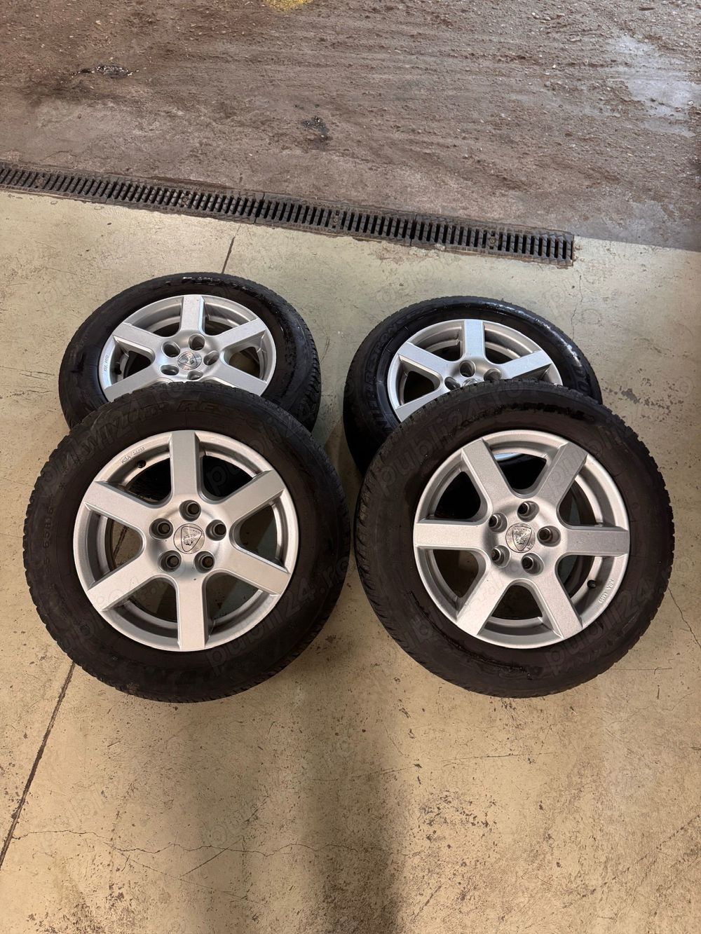 Jante magneziu cu cauciucuri in stare foarte bună  Dunlop de iarna.