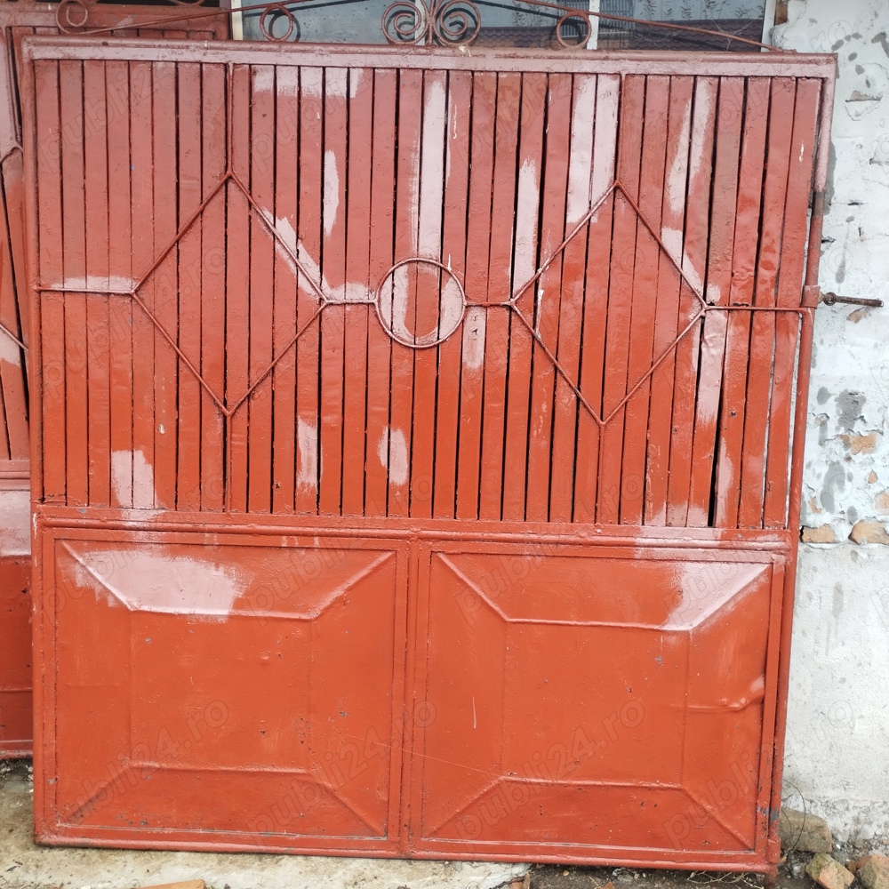 Poartă  metalică roșie 