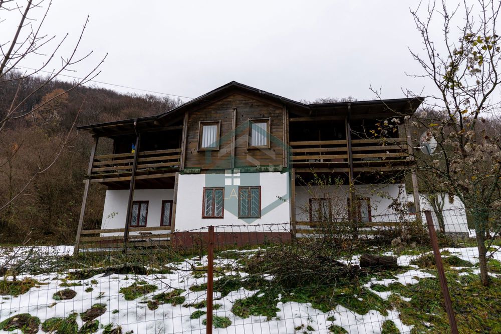 Casa de vanzare, zona de munte, loc. Sacaramb, jud. Hunedoara