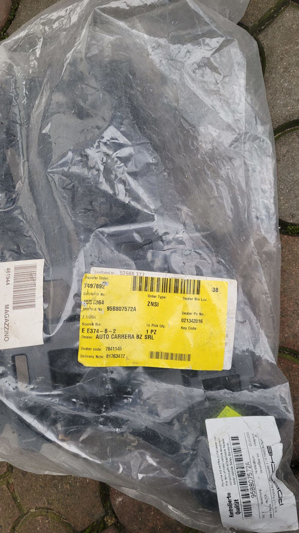 Grila bară spate Porsche Macane, 2014-  Cod 95B807572A