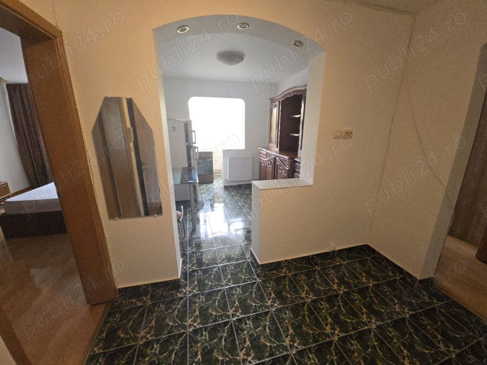 Proprietar inchiriez apartament 3 camere(67 mp) situat pe Calea Circumvalatiunii(langa Iulius Mall).