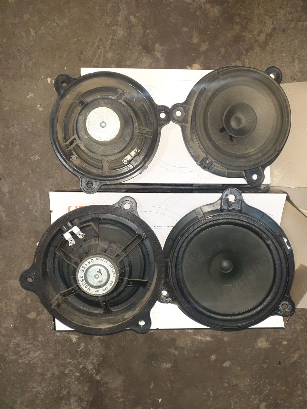 Vand set boxe Logan 2 originale 300 lei neg