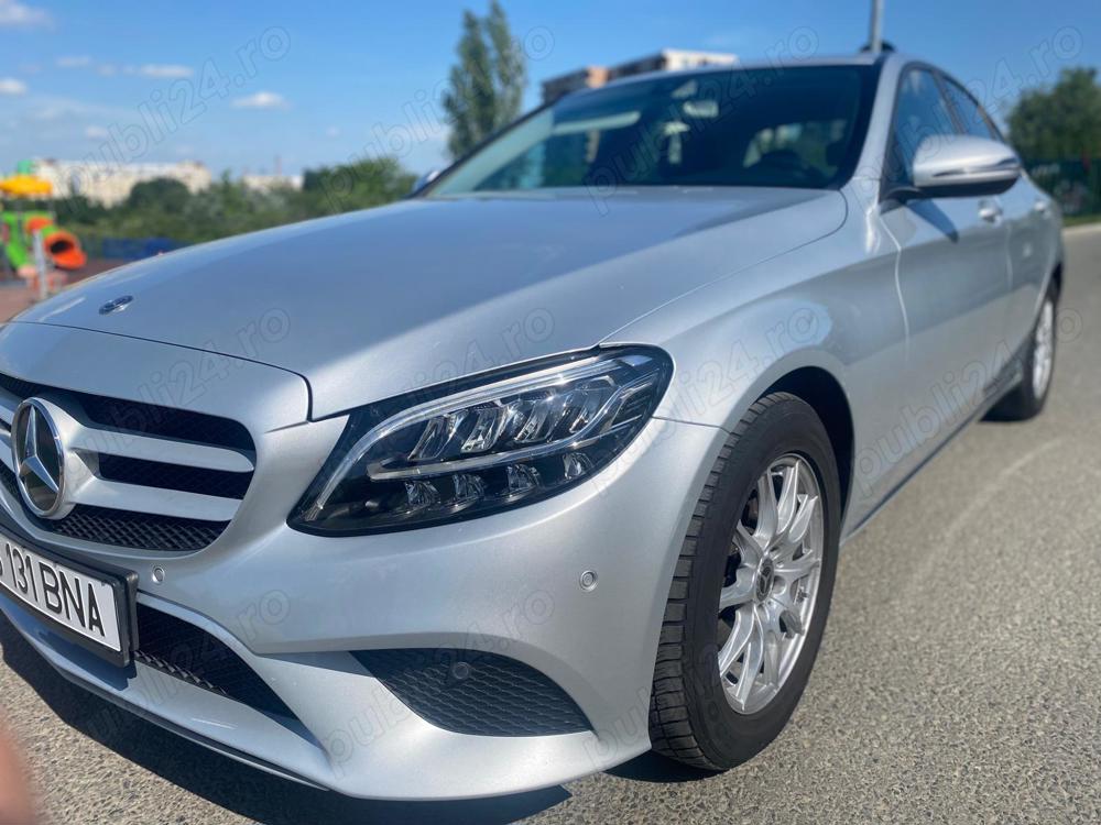 Vând Mercedes C Class